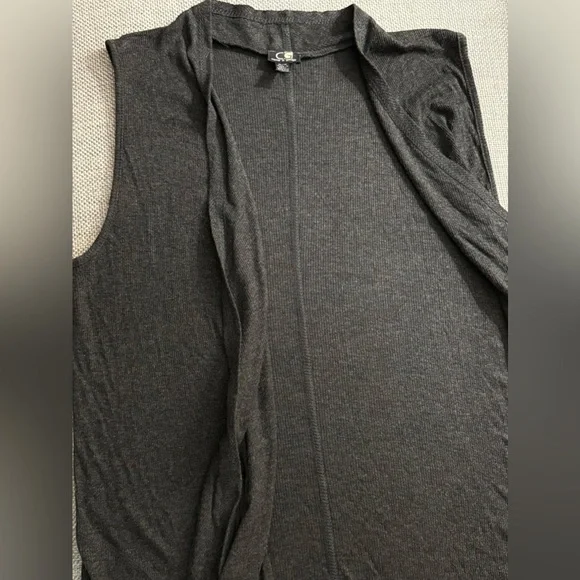 CABLE & GAUGE DARK GREY THIN KNIT VEST - Picture 16 of 16